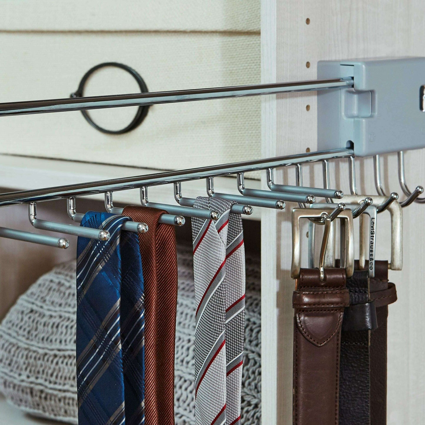 Tie and Belt Pull-Out