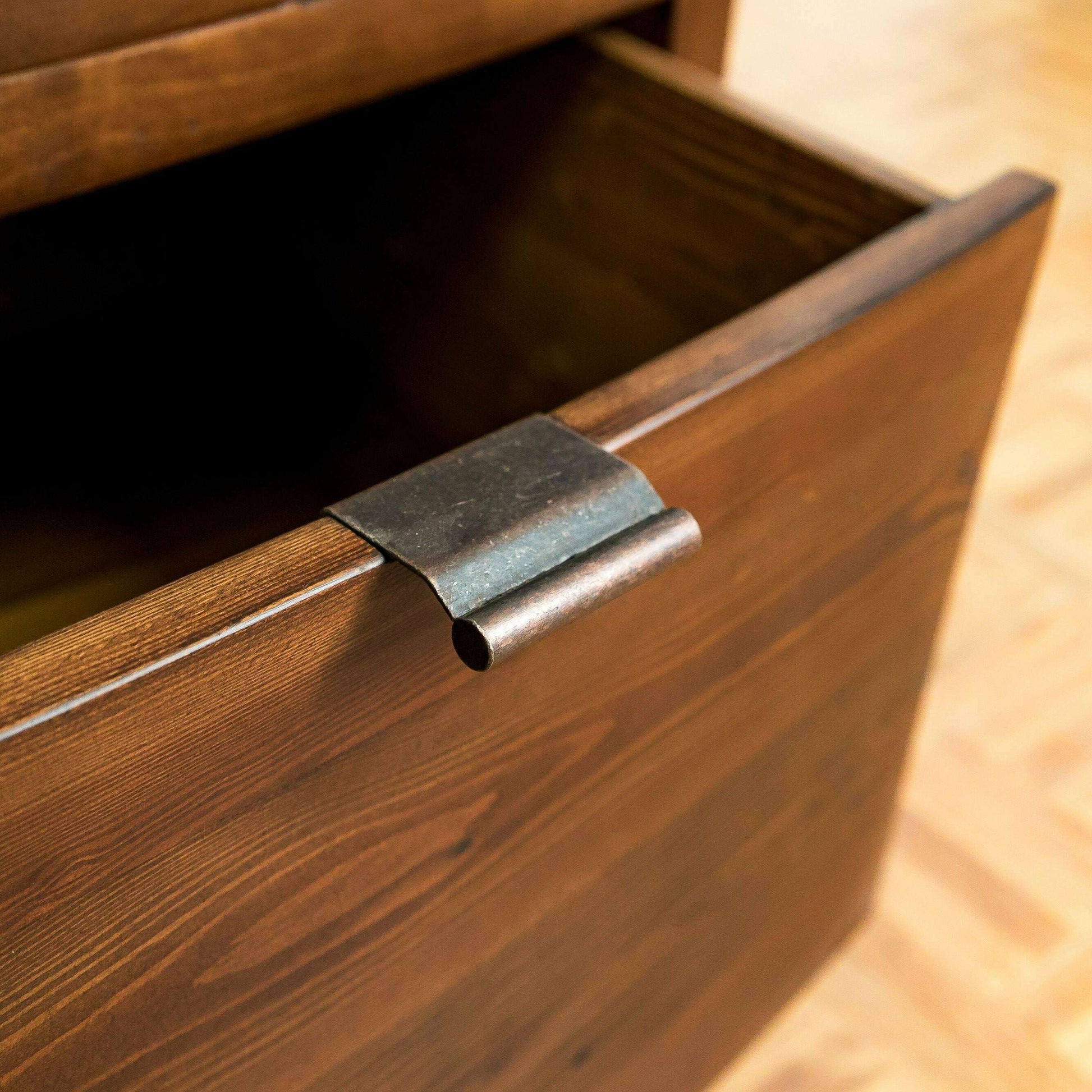 botanical-pine-range---2-drawer-wardrobe-10