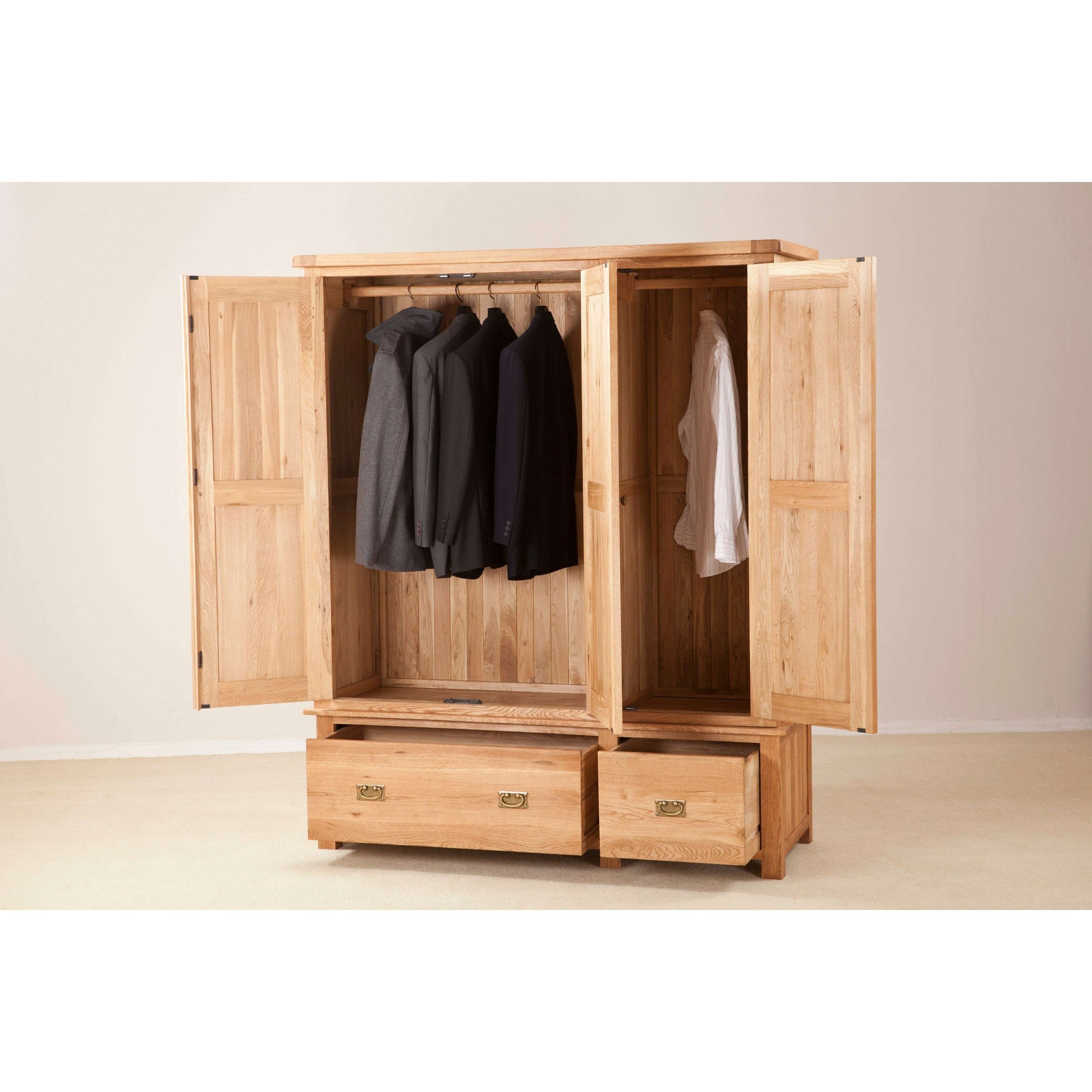 country-oak-range---triple-wardrobe-with-drawers-10