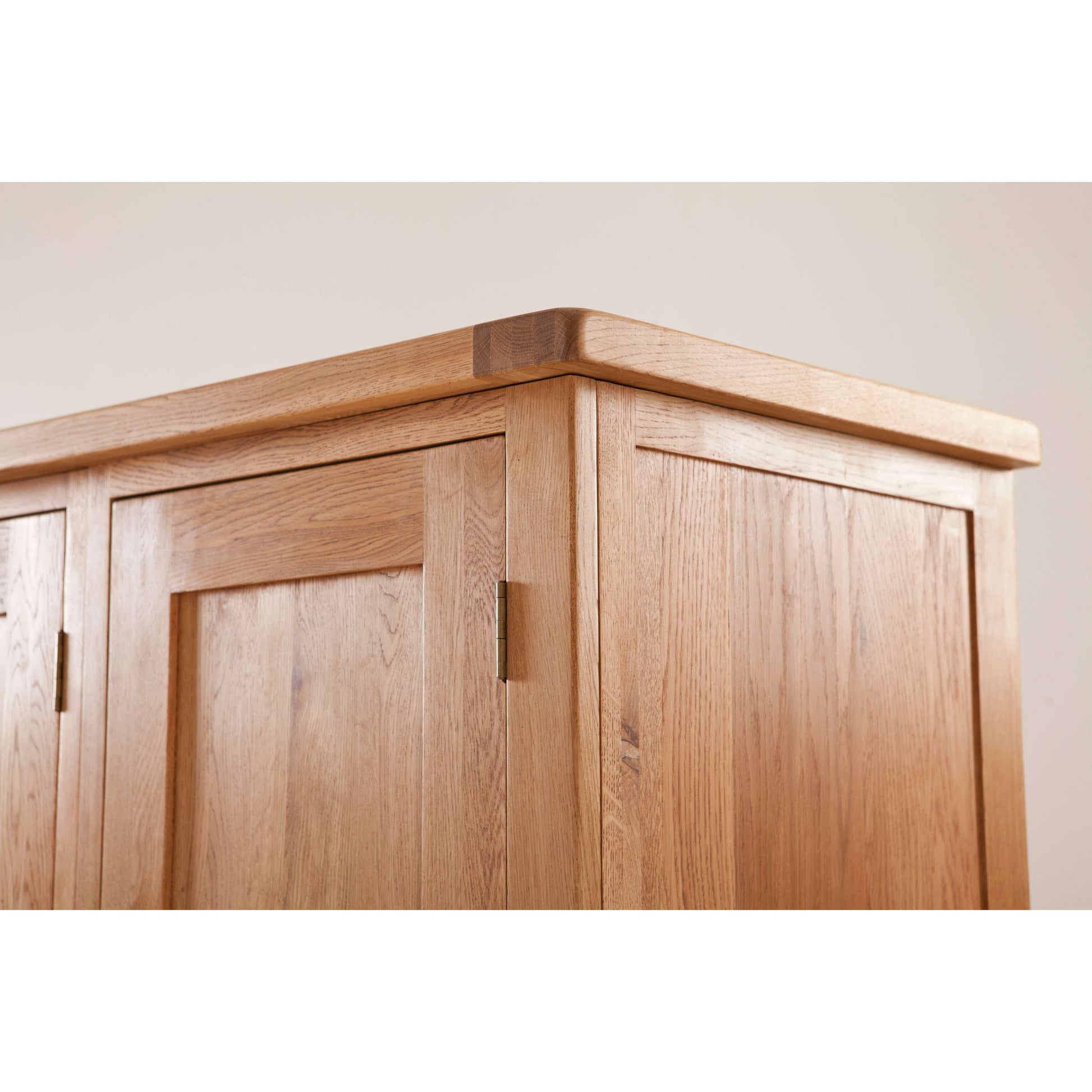 country-oak-range---triple-wardrobe-with-drawers-5