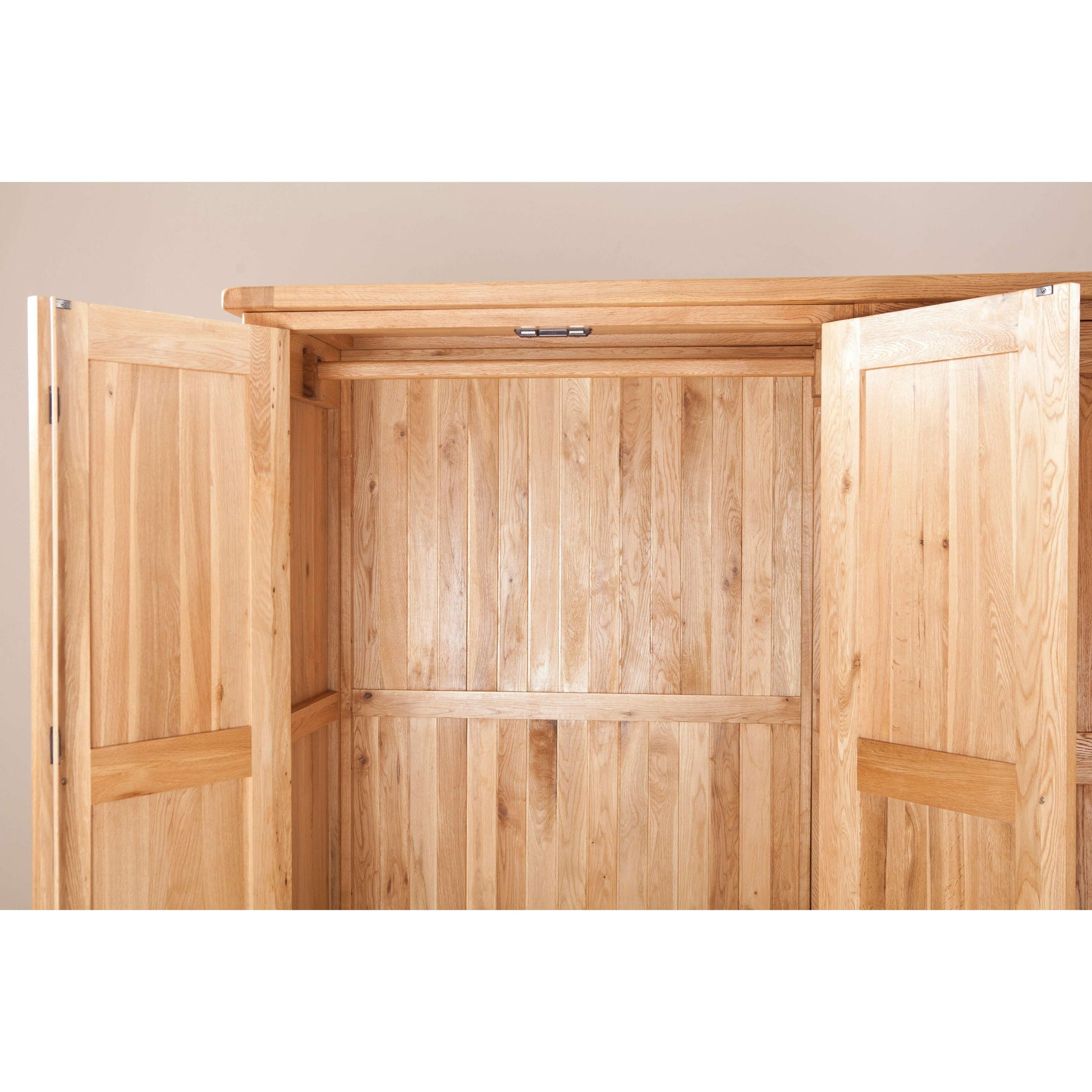 country-oak-range---triple-wardrobe-with-drawers-3