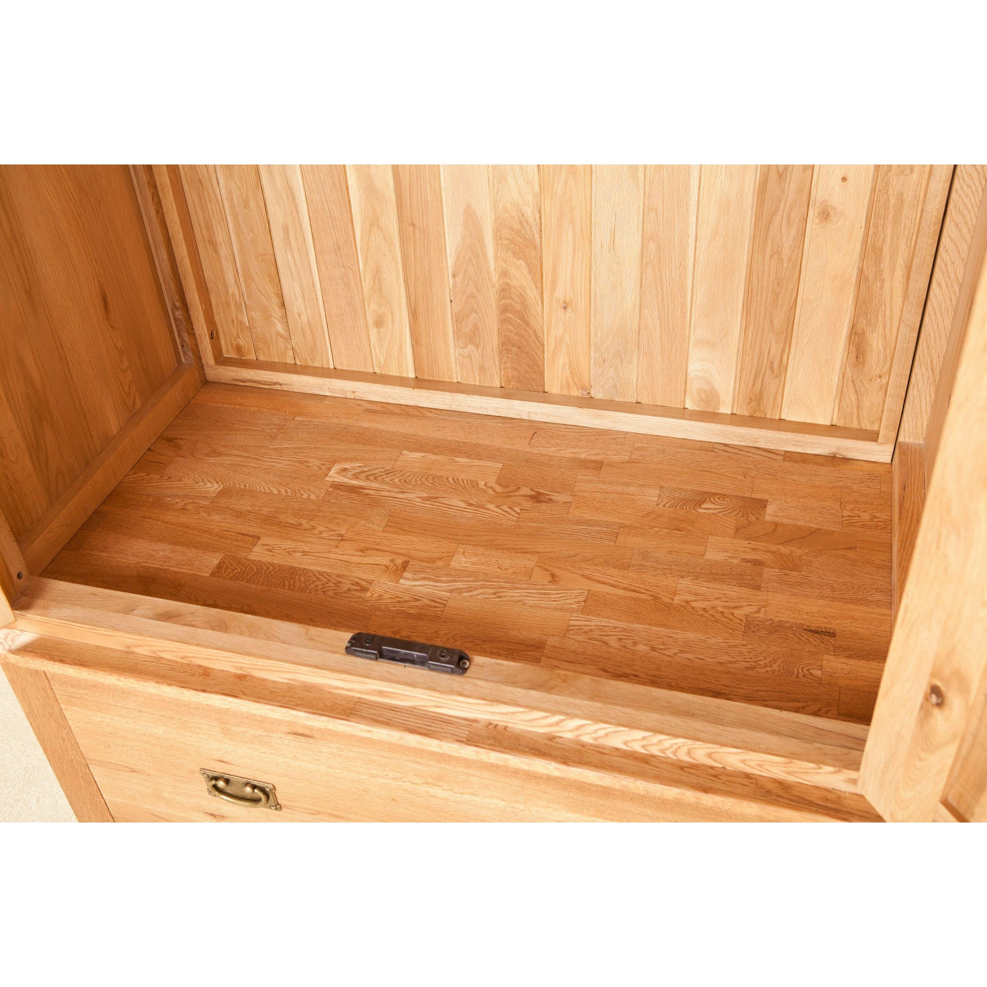 country-oak-range---triple-wardrobe-with-drawers-1