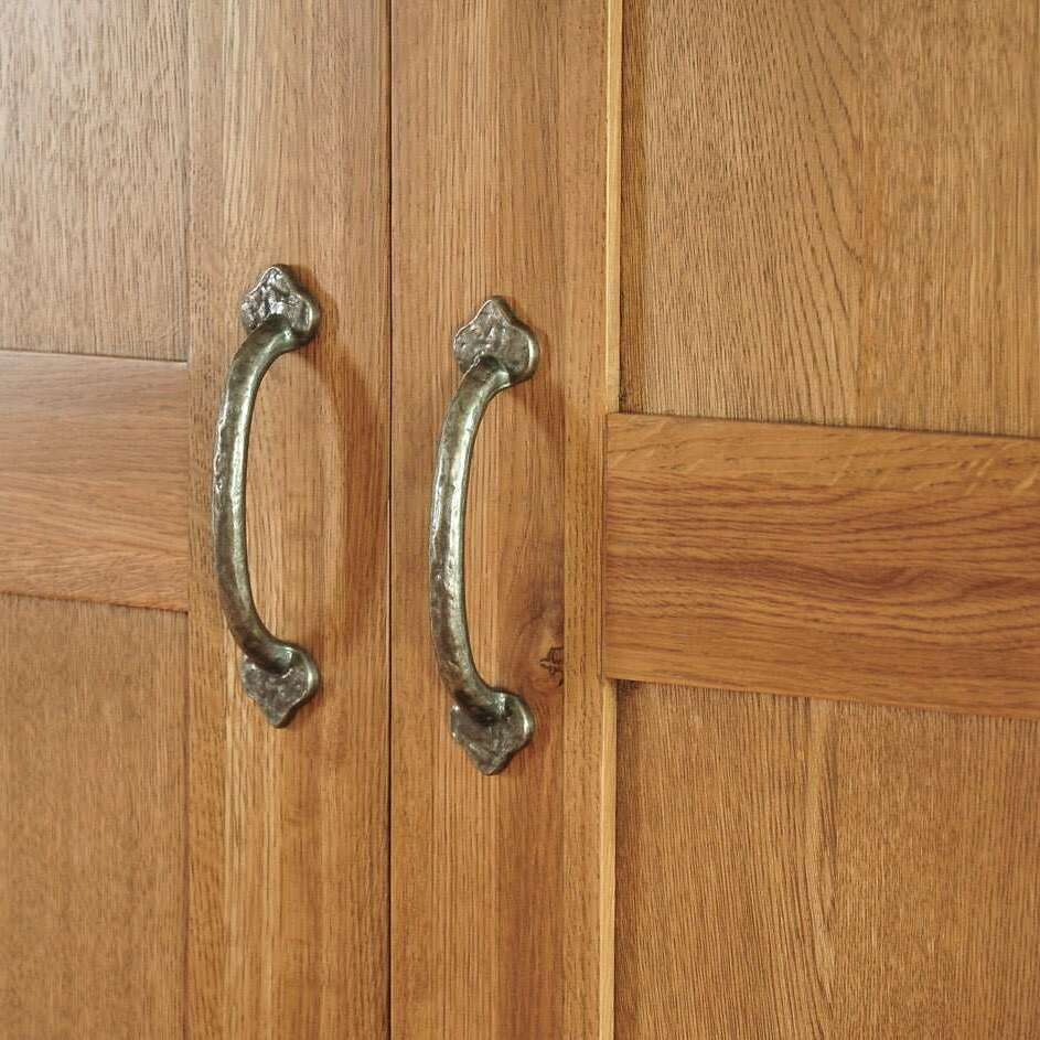 french-farmhouse-oak-range---triple-wardrobe-with-drawers-4